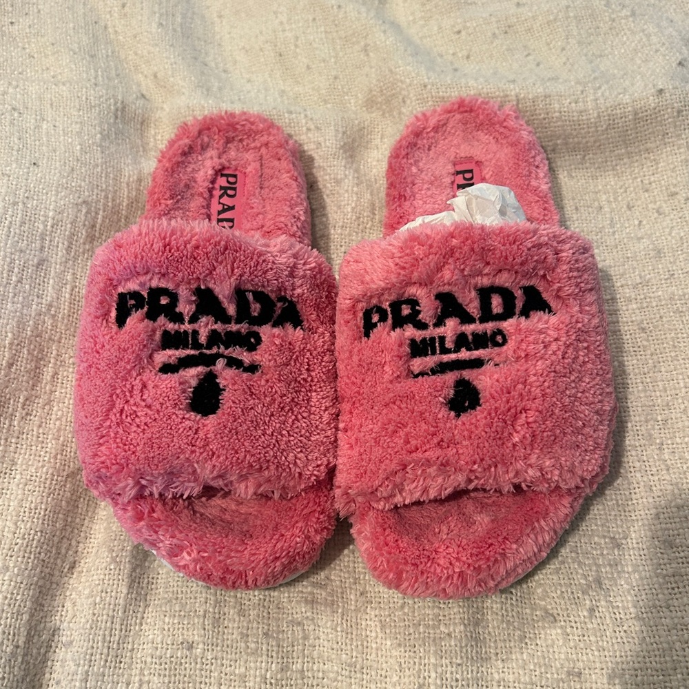 PRADA
Terry Cloth Logo Lug Sole 20mm Slide Sandals
pink and black
new
size 37